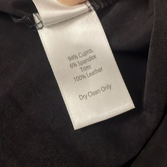 🔷 Ecru Designer Cupro Blend Keyhole Sleeveless Blouse w Leather Trim Size Small - Picture 6 of 8